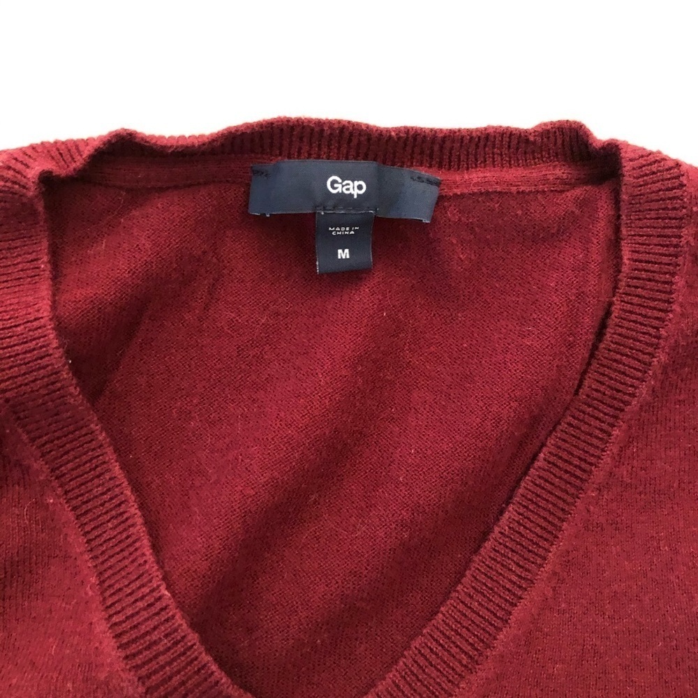 Gap Lightweight V-Neck Sweater - Picture 2 of 3